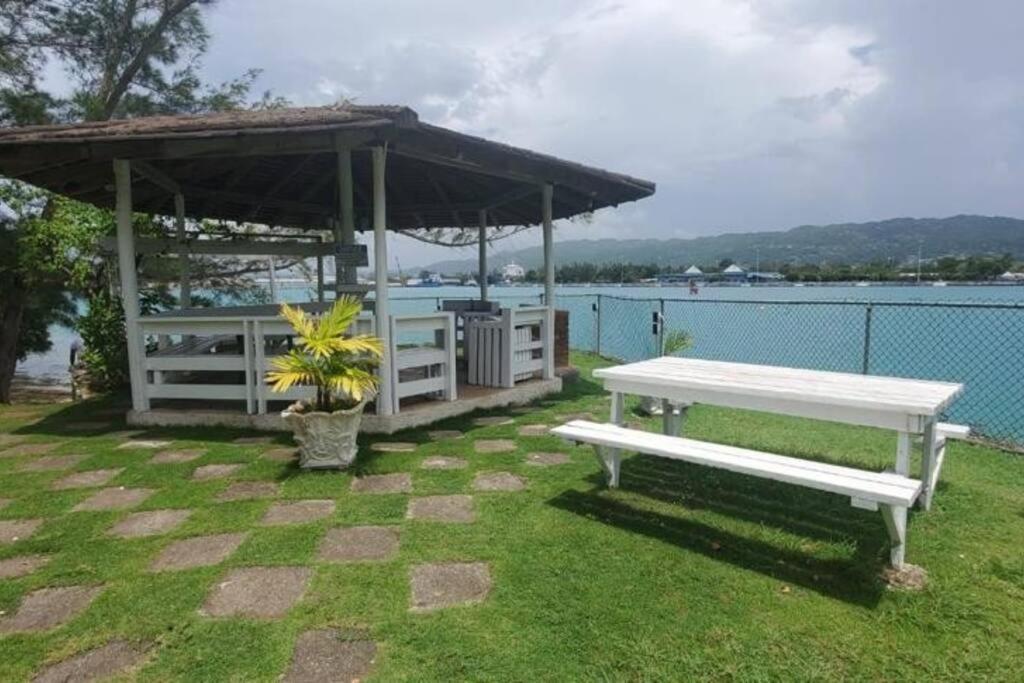 Chalet Cassie Διαμέρισμα Μοντέγκο Μπέυ Εξωτερικό φωτογραφία